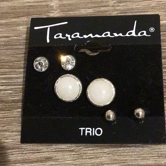 Taramanda Trio set of Stud Earrings Gold Tone - Picture 1 of 3